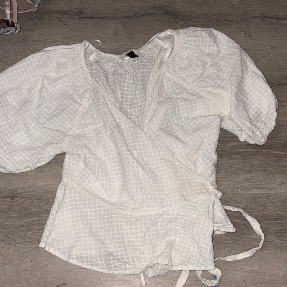 Universal Thread White Textured Blouse
